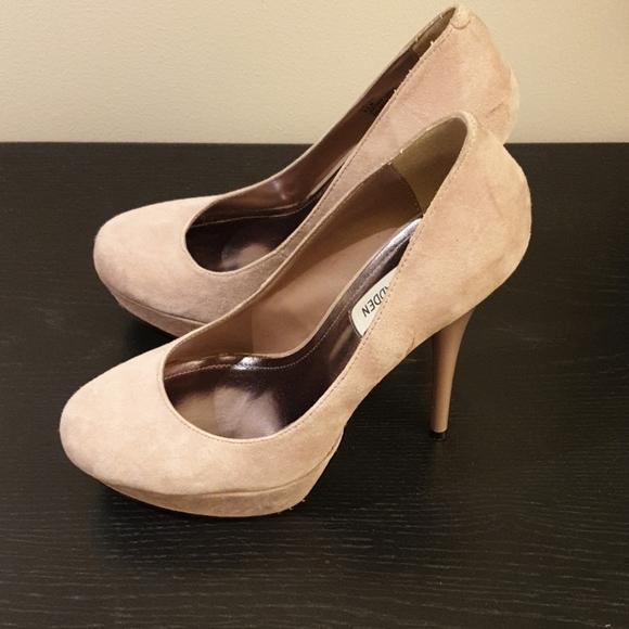 Steve Madden Caryssa Suede Pumps. - Picture 3 of 6